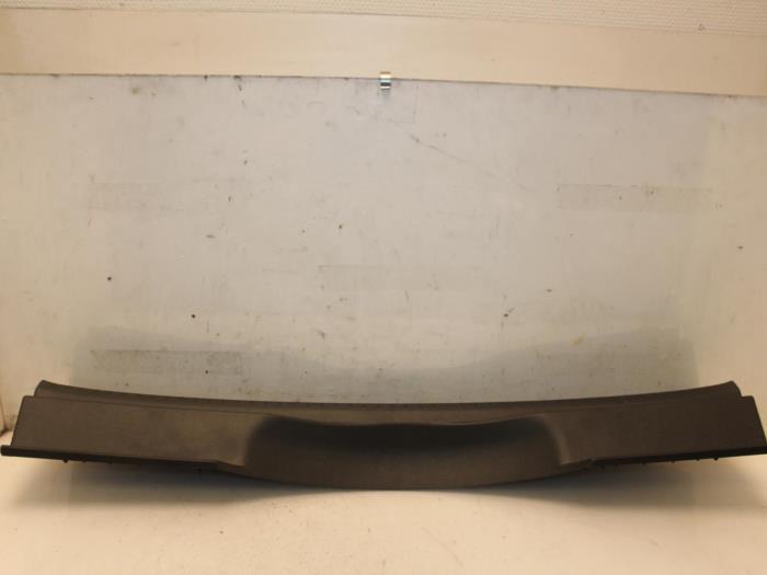 Cover strike rear from a Volkswagen Touran (5T1) 1.6 TDI SCR BlueMotion Technology 2018