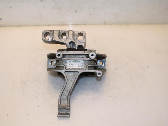 Engine mount Volkswagen T-Roc I, 2017 2.0 TDI 150 4Motion 16V, SUV, Diesel, 1.968cc, 110kW (150pk), 4x4, DFFA, 2017-09 (Used)