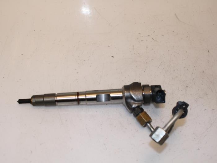 Usados Inyector (diésel) Volkswagen T-Roc I 2.0 TDI 150 4Motion 16V Precio € 60,50 IVA incluido ofrecido por Van Gils Automotive