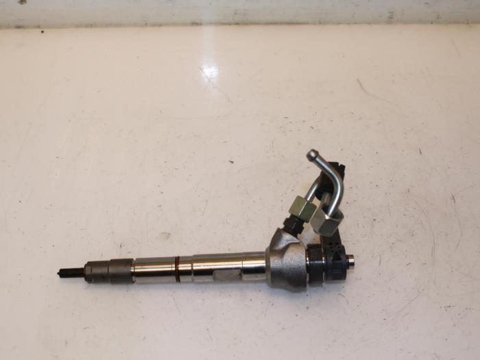 Usados Inyector (diésel) Volkswagen T-Roc I 2.0 TDI 150 4Motion 16V Precio € 60,50 IVA incluido ofrecido por Van Gils Automotive