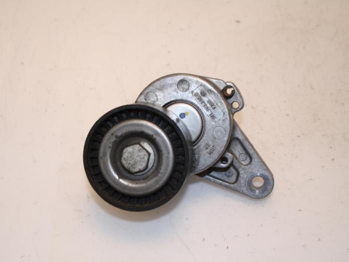 Usados Tensor correa múltiple Volkswagen T-Roc I 2.0 TDI 150 4Motion 16V Precio € 36,30 IVA incluido ofrecido por Van Gils Automotive