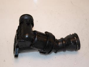 Used Thermostat housing Volkswagen Touran (5T1) 2.0 TDI 150 Price € 36,30 Inclusive VAT offered by Van Gils Automotive