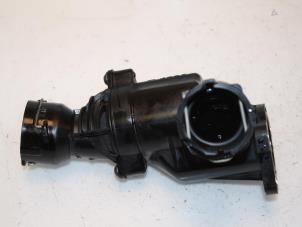 Used Thermostat housing Volkswagen Touran (5T1) 1.6 TDI SCR BlueMotion Technology Price € 36,30 Inclusive VAT offered by Van Gils Automotive