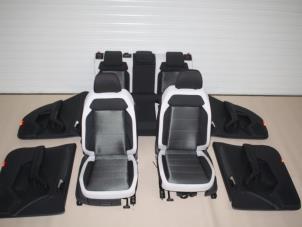 Usagé Kit revêtement (complet) Volkswagen T-Roc 2.0 TDI 150 4Motion 16V Prix € 724,79 Prix TTC proposé par Van Gils Automotive