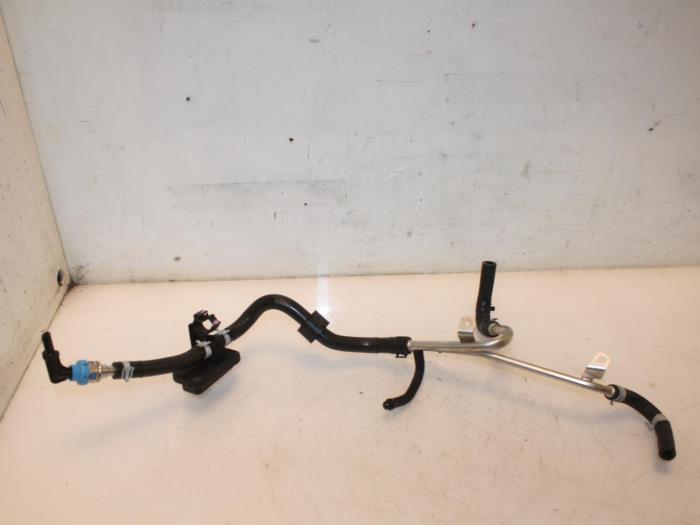 Usagé Conduit de carburant Volkswagen T-Roc I 2.0 TDI 150 4Motion 16V Prix € 38,72 Prix TTC proposé par Van Gils Automotive