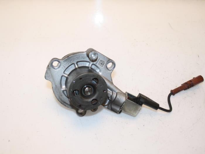 Water pump from a Volkswagen Golf VII (AUA) 2.0 TDI 16V 2015