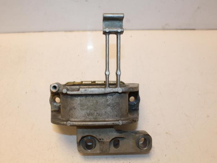 Used Engine mount Volkswagen Touran (5T1) 1.8 TSI Price € 44,77 Inclusive VAT offered by Van Gils Automotive