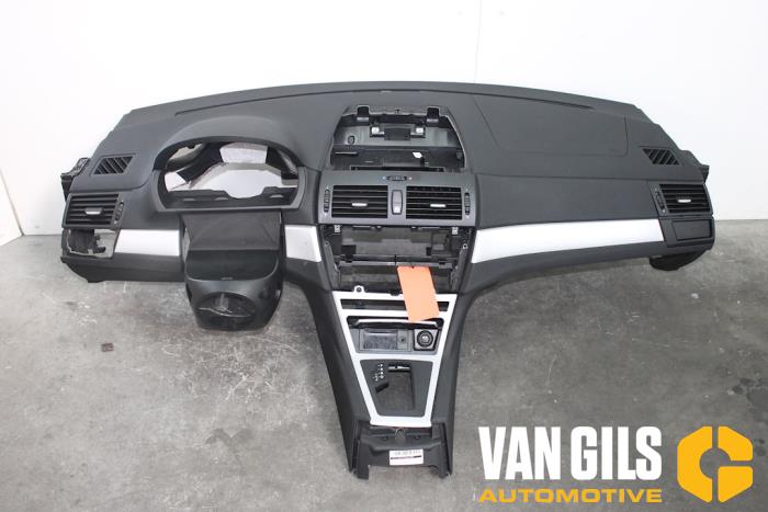 Używane Panel BMW X3 (E83) 2.0d 16V Cena na żądanie oferowane przez Van Gils Automotive
