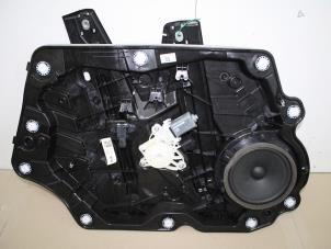 Używane Mechanizm szyby lewej przedniej wersja 4-drzwiowa Ford Fiesta 7 1.5 TDCi 120 Cena € 132,00 Procedura marży oferowane przez Van Gils Automotive