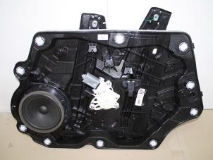 Używane Mechanizm szyby prawej przedniej wersja 4-drzwiowa Ford Fiesta 7 1.5 TDCi 120 Cena € 132,00 Procedura marży oferowane przez Van Gils Automotive