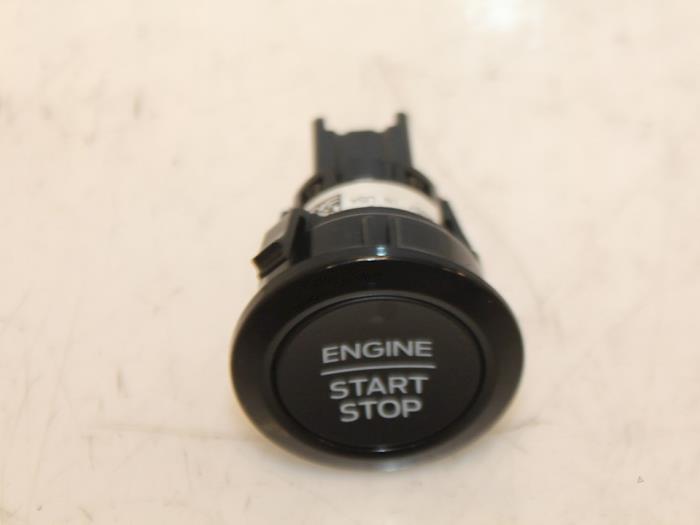 Start/Stopp Schalter van een Ford Fiesta 7 1.5 TDCi 120 2018