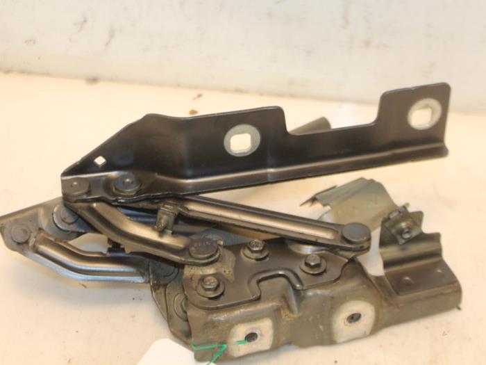 Set of hinges from a Opel Astra J (PC6/PD6/PE6/PF6) 1.6 16V Ecotec 2010