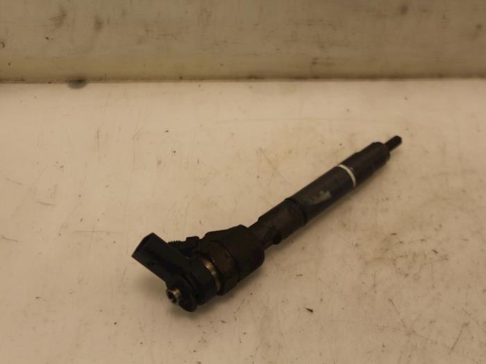 Usagé Injecteurs Mercedes B (W245) 2.0 B-200 CDI 16V Prix € 65,00 Règlement à la marge proposé par Van Gils Automotive