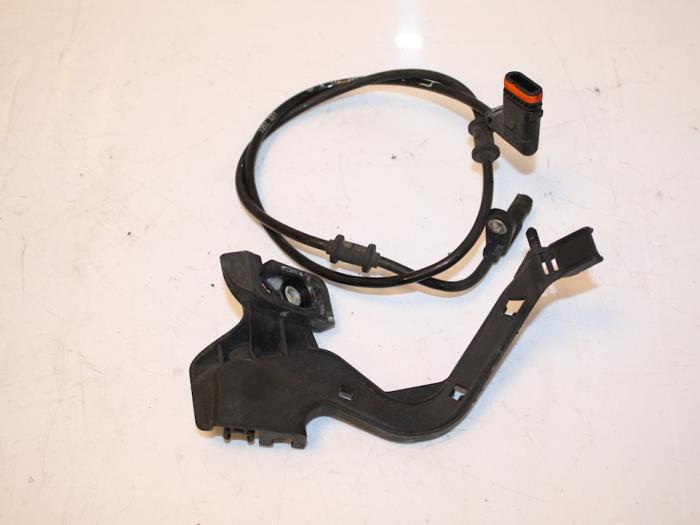 Begagnade ABS-sensor Mercedes SLK (R172) 1.8 250 16V BlueEFFICIENCY Pris € 30,00 Marginaltabell erbjuds av Van Gils Automotive