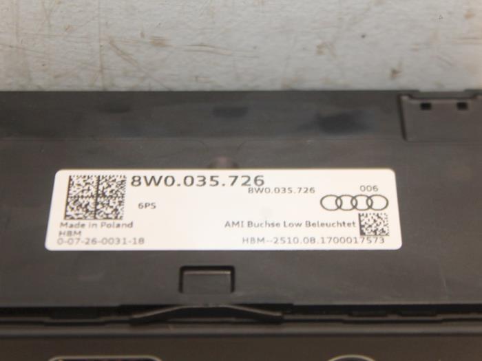 Zlacze AUX/USB z Audi A4 Avant (B9) 1.4 TFSI 16V 2017