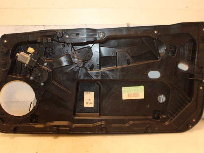 Mechanizm szyby prawej przedniej wersja 2-drzwiowa z Ford Fiesta 6 (JA8) 1.25 16V 2010