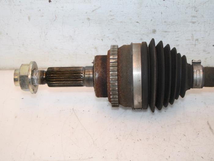 Gebrauchte Antriebswelle links vorne Suzuki Celerio (LF) 1.0 12V Dualjet Preis € 77,00 Margenregelung angeboten von Van Gils Automotive