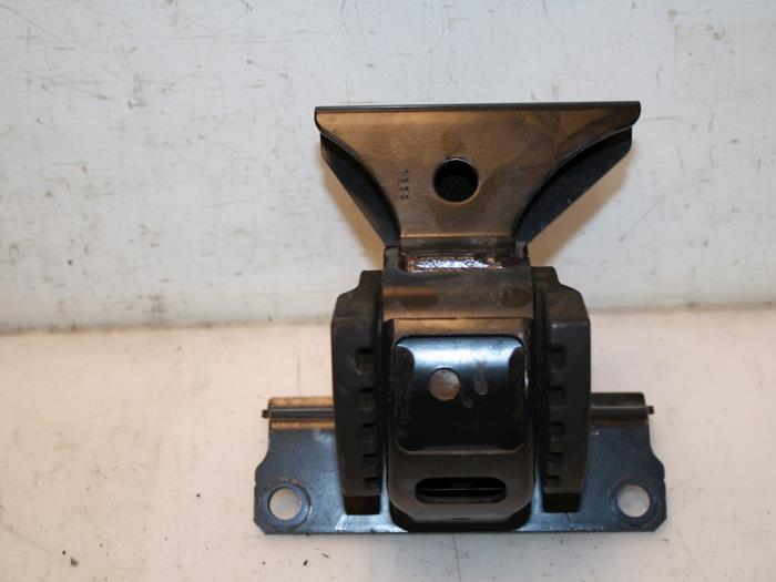 Usagé Support boîte de vitesses Suzuki Celerio (LF) 1.0 12V Dualjet Prix € 44,00 Règlement à la marge proposé par Van Gils Automotive