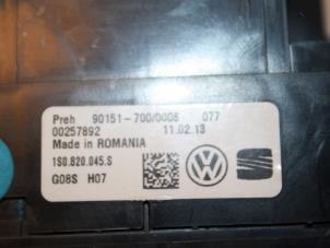 Używane Panel sterowania nagrzewnicy Volkswagen Up! (121) 1.0 12V 60 Cena € 32,00 Procedura marży oferowane przez Van Gils Automotive