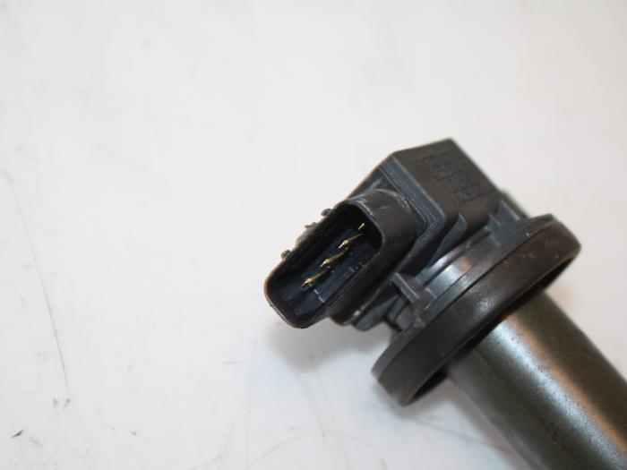 Usagé Broche bobine Toyota Yaris (P1) 1.0 16V VVT-i Prix € 20,00 Règlement à la marge proposé par Van Gils Automotive