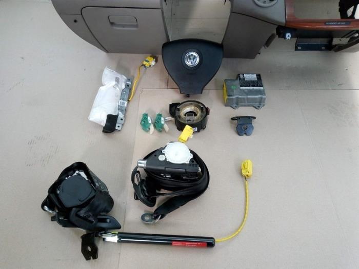 Airbag set+module from a Volkswagen Passat 4Motion (3C2) 3.2 VR6 FSI 24V 2007