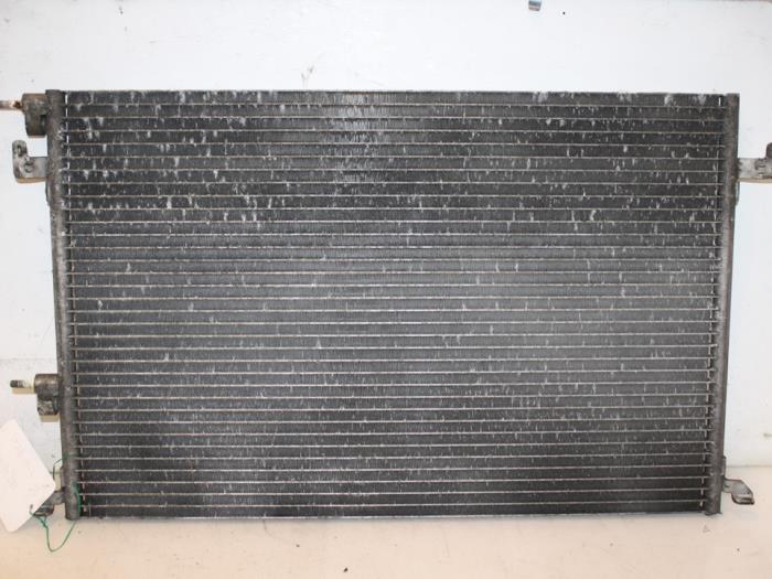 Usagé Radiateur clim Saab 9-3 II Sport Sedan (YS3F) 2.0t 16V Prix € 35,00 Règlement à la marge proposé par Van Gils Automotive