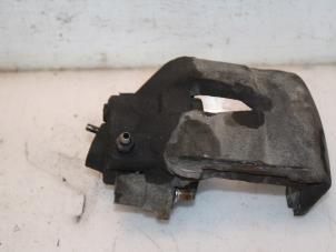 Used Front brake calliper, right Volkswagen Caddy IV 1.6 TDI 16V Price € 60,50 Inclusive VAT offered by Van Gils Automotive