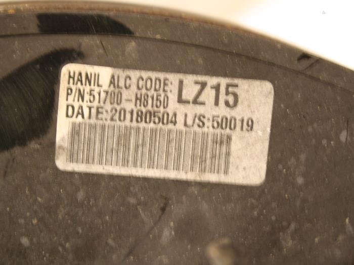 Knuckle, front left from a Kia Rio IV (YB) 1.0i T-GDi 100 12V 2018