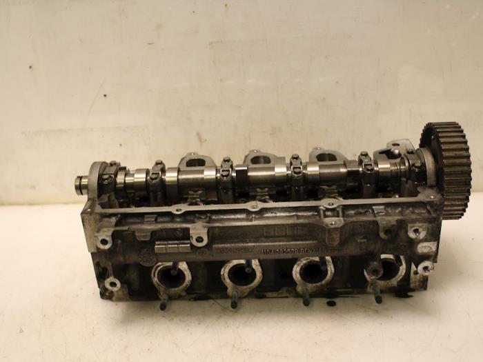 Cylinder head from a Renault Clio IV Estate/Grandtour (7R) 0.9 Energy TCE 90 12V 2016