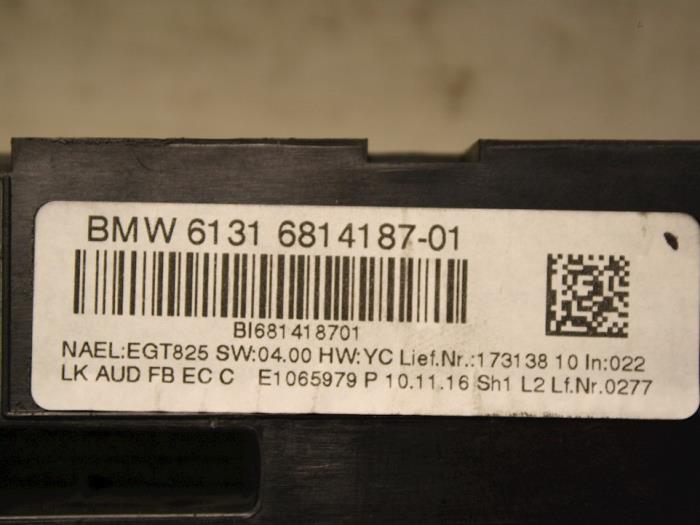 Radiobedienfeld van een BMW 3 serie (F30) 330e 2016