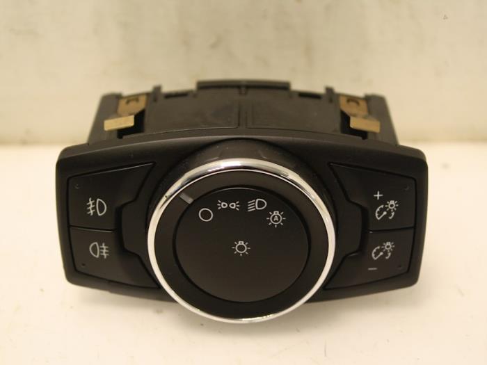 Interruptor de luz de un Ford Focus 3 Wagon 1.6 TDCi ECOnetic 2013