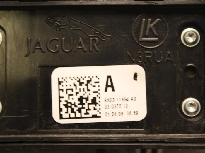 Tailgate switch from a Jaguar XF (CC9) 4.2 V8 32V 2008