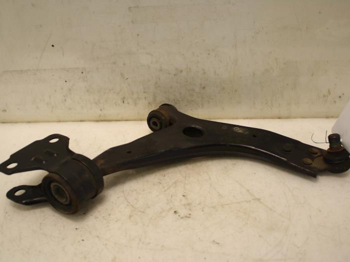 Front wishbone, right from a Ford Focus 3 Wagon 1.6 TDCi ECOnetic 2013