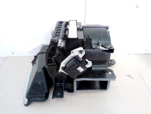 Usagé Boîtier chauffage Mazda 2 (DJ/DL) 1.5 SkyActiv-G 90 Prix € 299,00 Règlement à la marge proposé par Van Gils Automotive