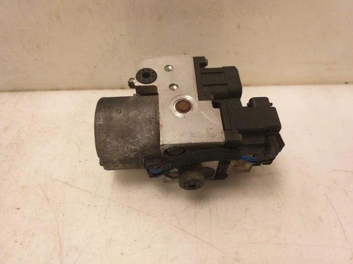 Gebrauchte ABS Pumpe Opel Zafira (F75) 2.0 DTI 16V Preis € 25,00 Margenregelung angeboten von Van Gils Automotive