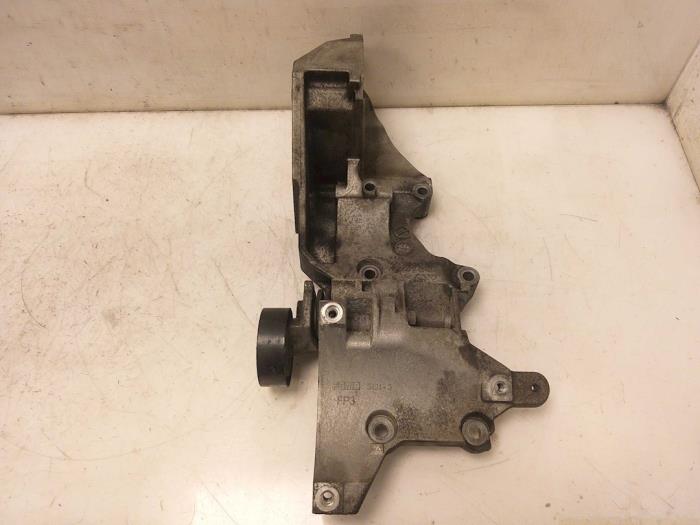 Usagé Support dynamo bas Seat Ibiza IV (6J5) 1.2 TDI Ecomotive Prix € 38,00 Règlement à la marge proposé par Van Gils Automotive