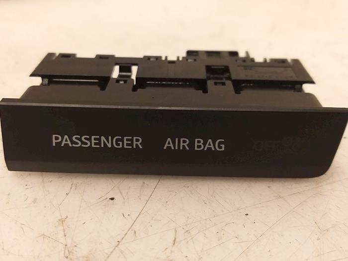 Begagnade Innerdisplay Seat Ibiza IV (6J5) 1.0 EcoTSI 12V Pris € 30,00 Marginaltabell erbjuds av Van Gils Automotive