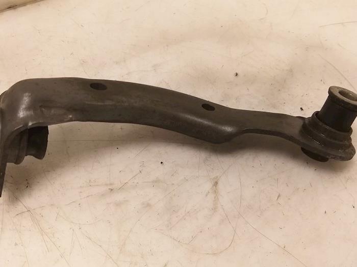 Front wishbone, right from a Renault Clio III (BR/CR) 1.5 dCi FAP 2012