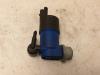 Windscreen washer pump from a Renault Clio III (BR/CR) 1.5 dCi FAP 2012