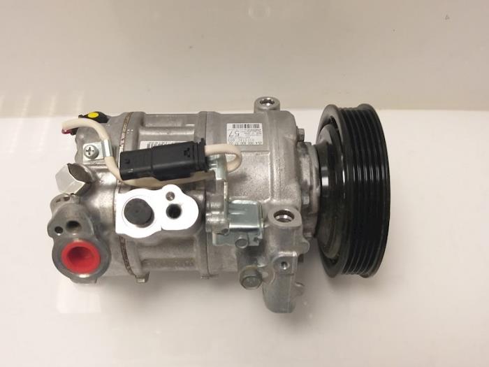 Air conditioning pumps with part number A0008305702 stock