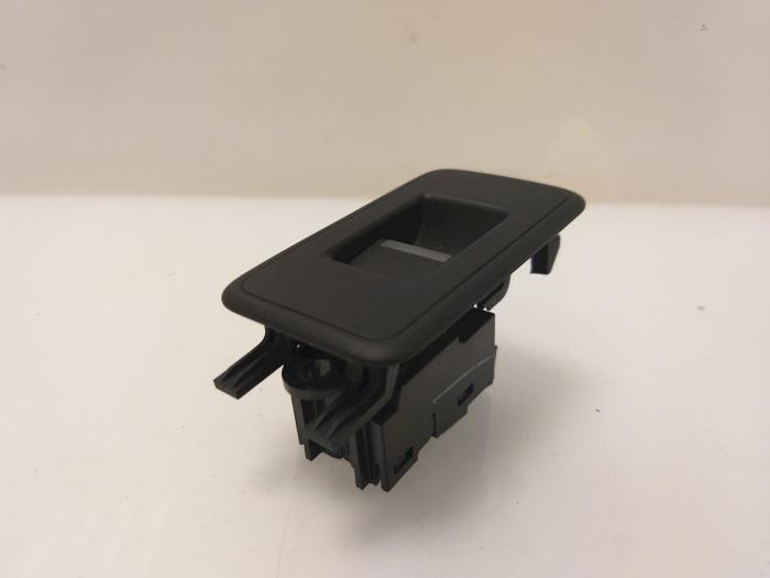 Usados Interruptor de ventanilla eléctrica Landrover Range Rover Sport (LW) 3.0 SDV6 Precio € 30,00 Norma de margen ofrecido por Van Gils Automotive