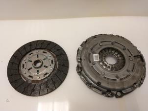 Used Clutch kit (complete) Mercedes B (W246,242) 2.1 B-220 CDI BlueEFFICIENCY, B-220d 16V Price € 133,10 Inclusive VAT offered by Van Gils Automotive