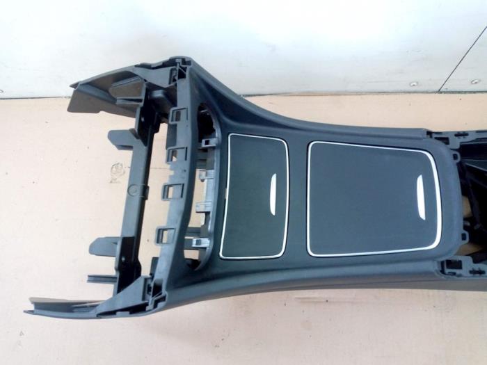 Middle console from a Mercedes-Benz A (W176) 1.6 A-180 16V 2016