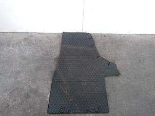 Used Seat mat Volkswagen Transporter T6 2.0 TDI 150 Price € 52,03 Inclusive VAT offered by Van Gils Automotive