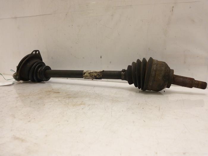 Front drive shaft, left from a Nissan Primastar 1.9 dCi 80 2004