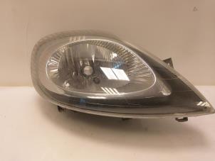 Used Headlight, right Nissan Primastar 1.9 dCi 100 Price € 65,00 Margin scheme offered by Van Gils Automotive