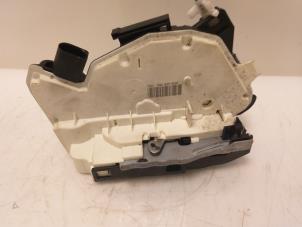 Gebrauchte Türschlossmechanik 4-türig rechts hinten Volkswagen Tiguan (5N1/2) 2.0 TDI 16V Preis € 45,00 Margenregelung angeboten von Van Gils Automotive