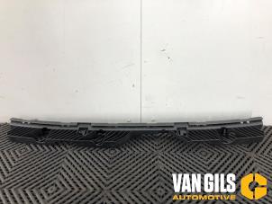 Used Rear bumper bracket central Volkswagen Touran Price on request offered by Van Gils Automotive