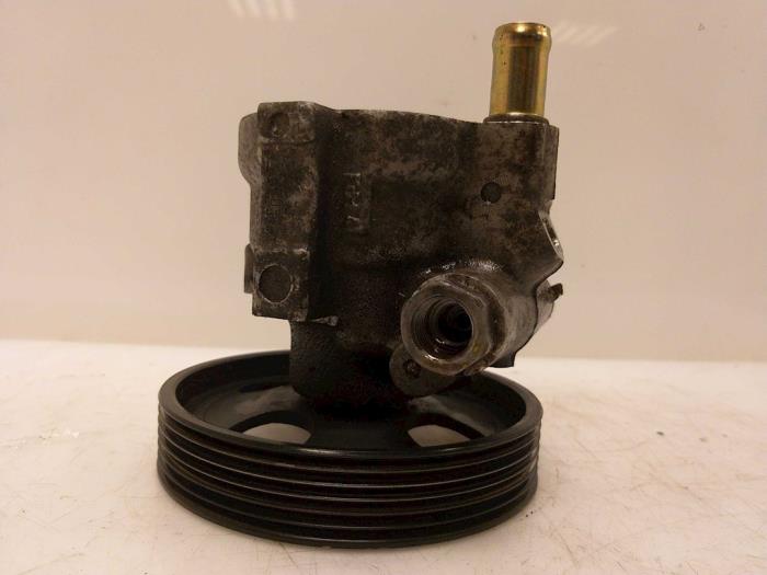 Usagé Pompe de direction Renault Laguna II (BG) 1.8 16V Prix € 60,00 Règlement à la marge proposé par Van Gils Automotive