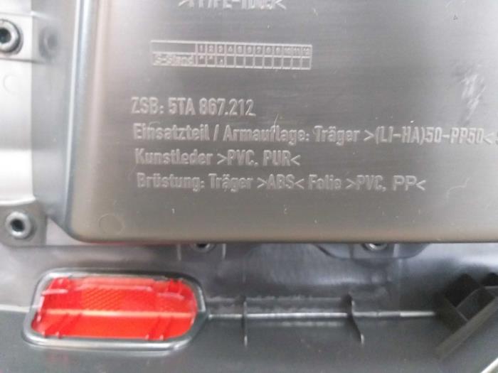 Türverkleidung 4-türig rechts hinten van een Volkswagen Touran (5T1) 2.0 TDI 110 2018